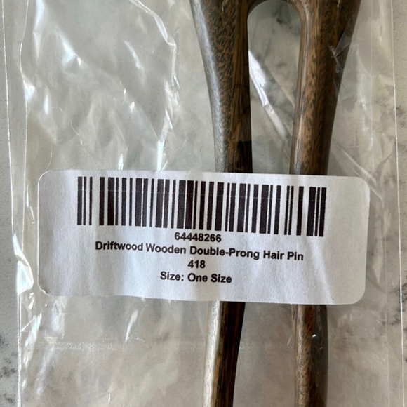 Wooden Double-Prong woman’s hair pin - Picture 6 of 9